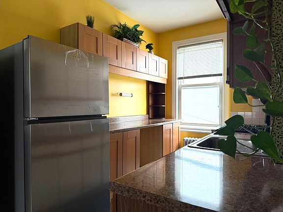 2nd image of 1642 W 8th St APT 2