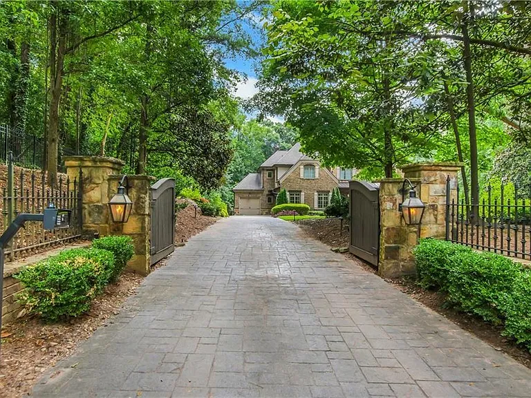 5265 Peachtree Dunwoody Rd — Photo 2