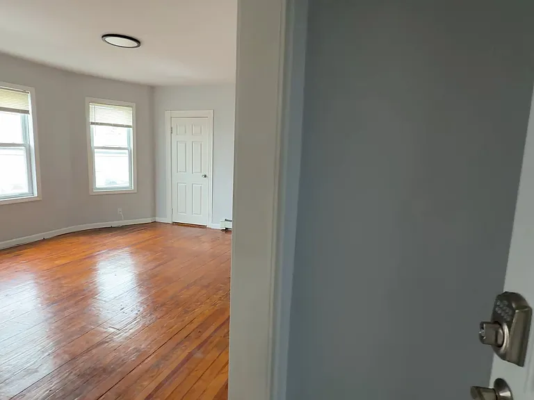 125 Knight St #5 — Photo 6