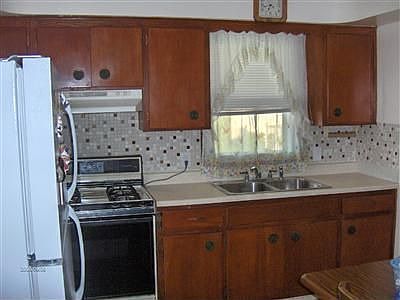 2nd image of 615 E Parkleigh Dr