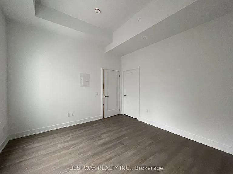 8 Cedarland Dr #202 — Photo 5