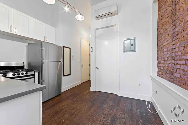 Rented by ERNY LLC | media 10