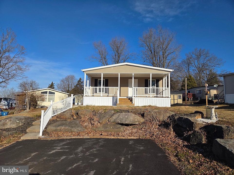 1st image of 31 Golfview Dr