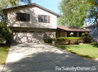 902 Harwich Ln, Schaumburg, IL 60194