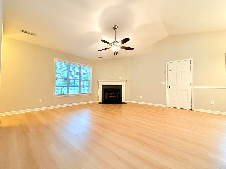 3876 Eagleston Ct — Photo 3