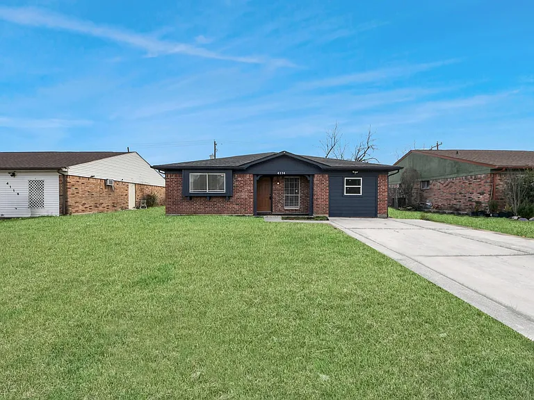 4114 Fairgreen Ln — Photo 2