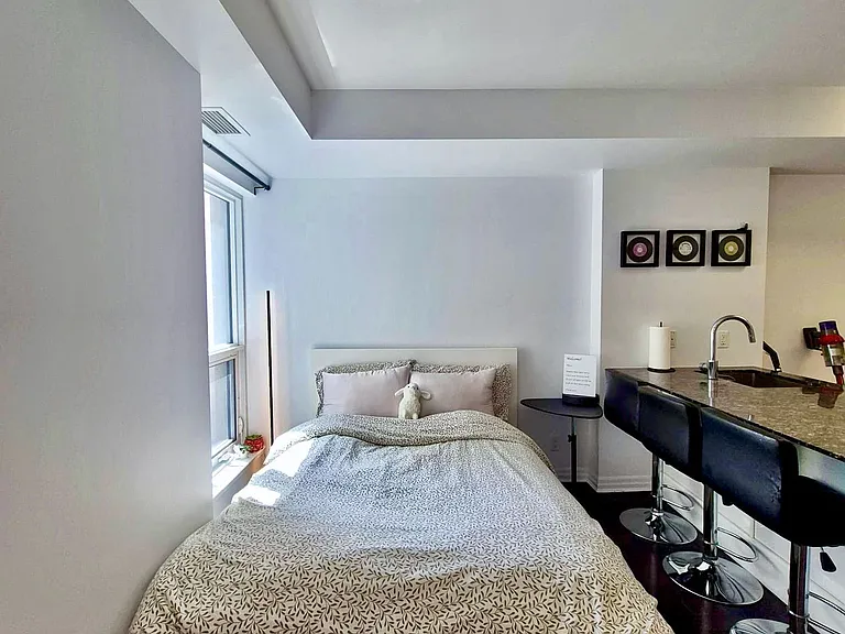 242 Rideau St #1208 — Photo 8