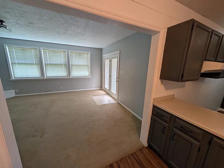 302 Kenyon Dr — Photo 9