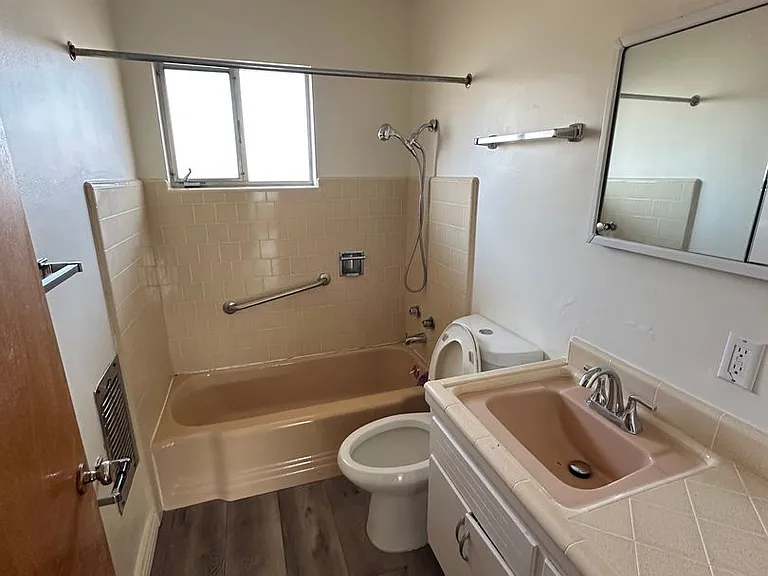 632 E Chapel St #B — Photo 14