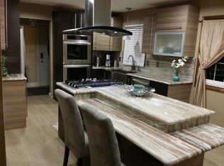 143 W Goldleaf Ave, Milwaukee, WI 53207