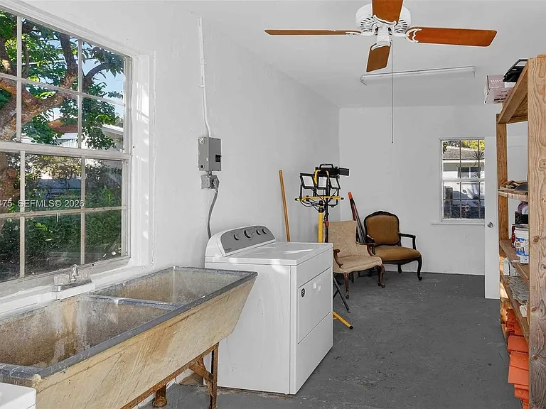 1305 Alhambra Cir — Photo 50