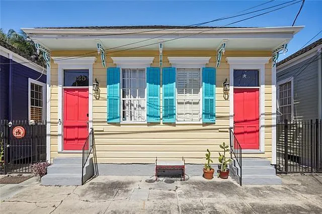 2523 Laurel St — Photo 1