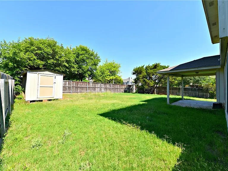 2813 Greenlee Dr — Photo 16