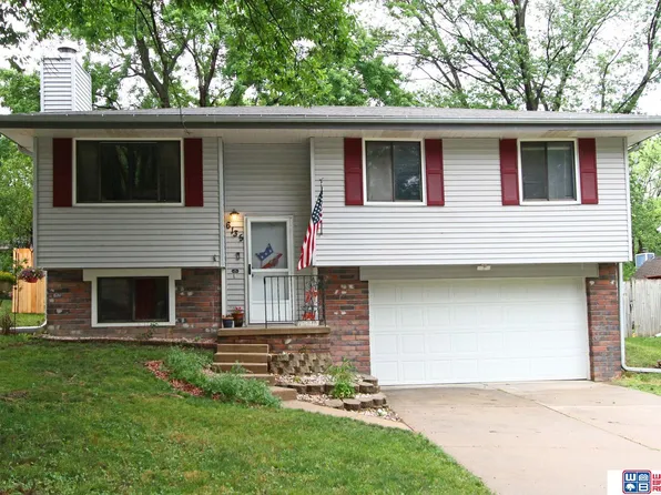 6135 NW 10th St, Lincoln, NE 68521