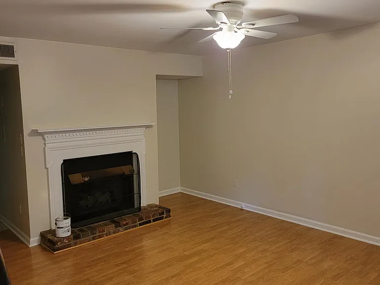 411 Woodsman Ct — Photo 2