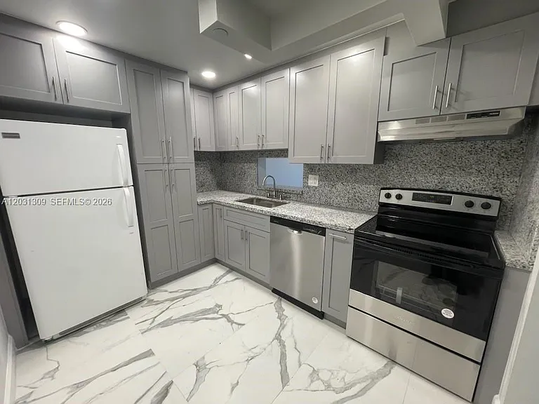 8650 SW 133rd Avenue Rd #217 — Photo 1