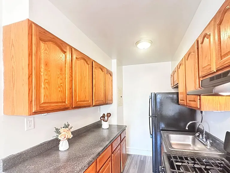 Hazel Apartments — Photo 5