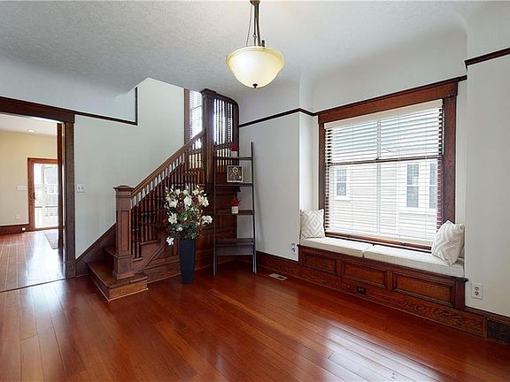 3rd image of 1520 Clarence Ave
