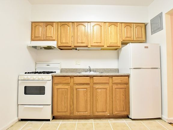 3rd image of 31-23 47th St #2BB