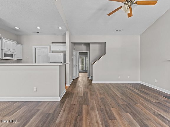 3rd image of 321 S Kerr Ave Unit 120