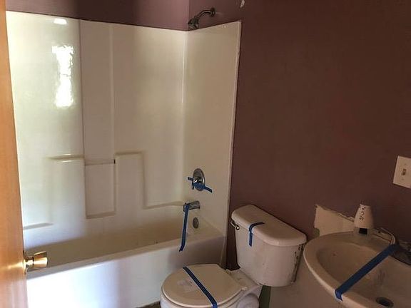 3rd image of 140 Trisha Ln