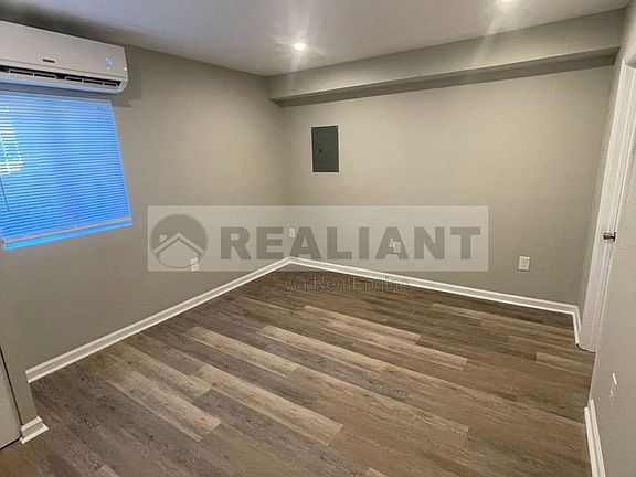 4th image of 2069 Fontaine Rd #21