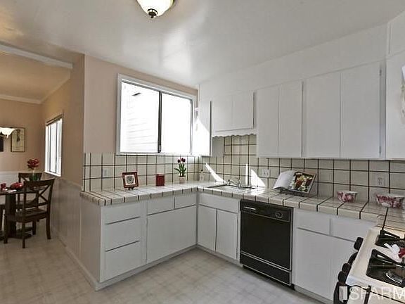 5th image of 71 Bannock St