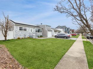 148 S Fordham Rd, Hicksville, NY 11801