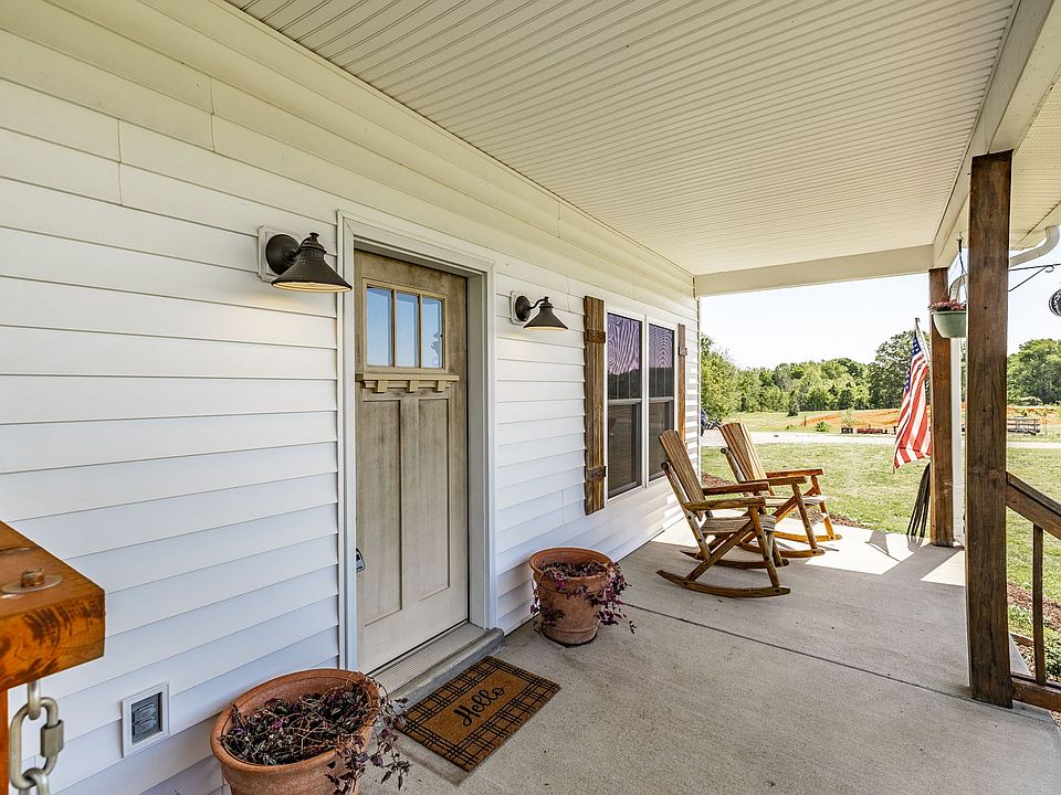 28th image of 237 Lear Rd