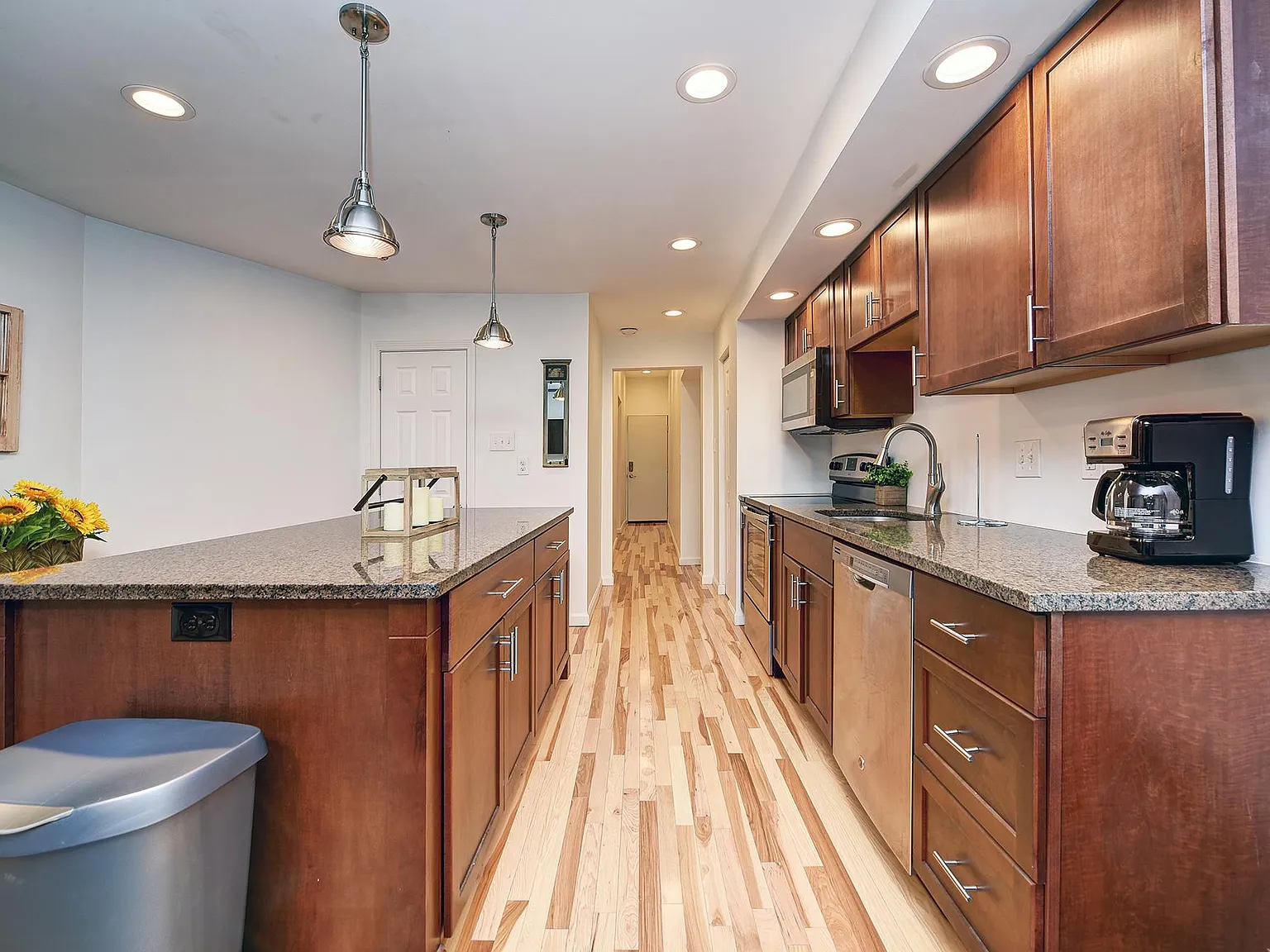 3 bed, 1200 sqft, $1,995 — Photo 4