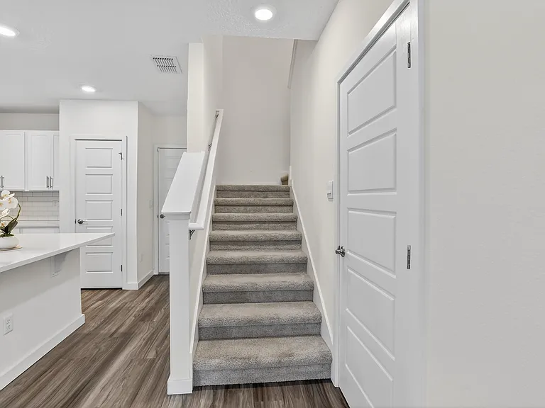 185 E Warren Ave — Photo 7