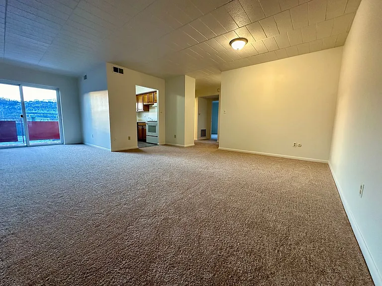 360 Maryland Ave — Photo 86