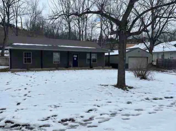 225 W Main St, Crane, MO 65633