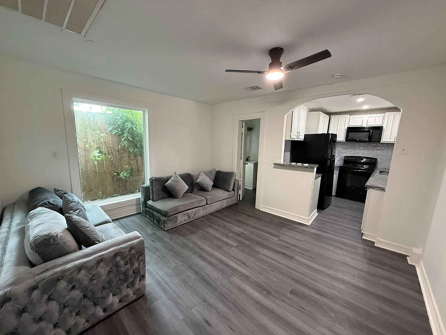 2 bed, 1.0 bath, 900 sqft, $918 — Photo 4