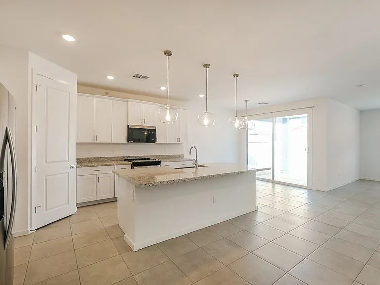 24426 W Grenadine Rd — Photo 7