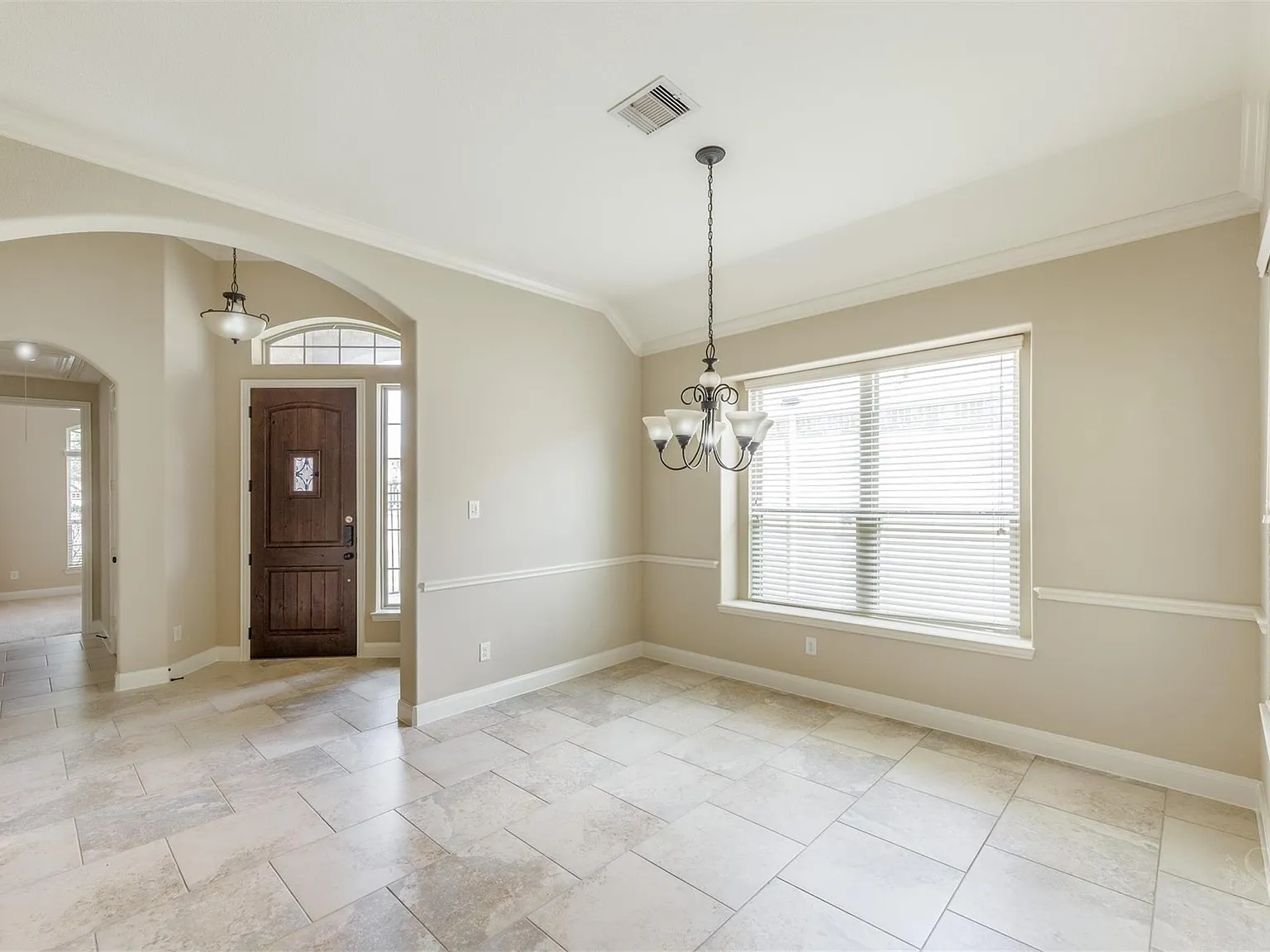 3 bed, 2.0 bath, 1764 sqft, $2,600 — Photo 3