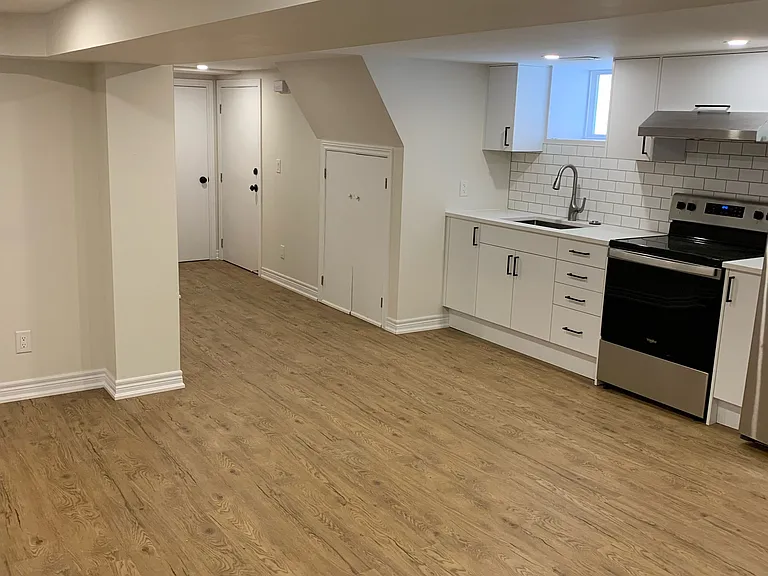 1527 Dufferin St #LOWER — Photo 3