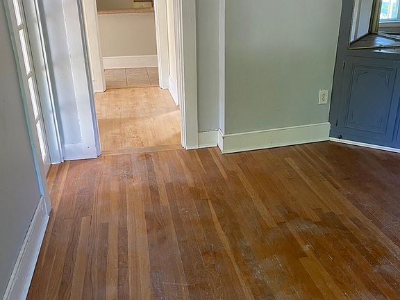 mudroom leading into hallway