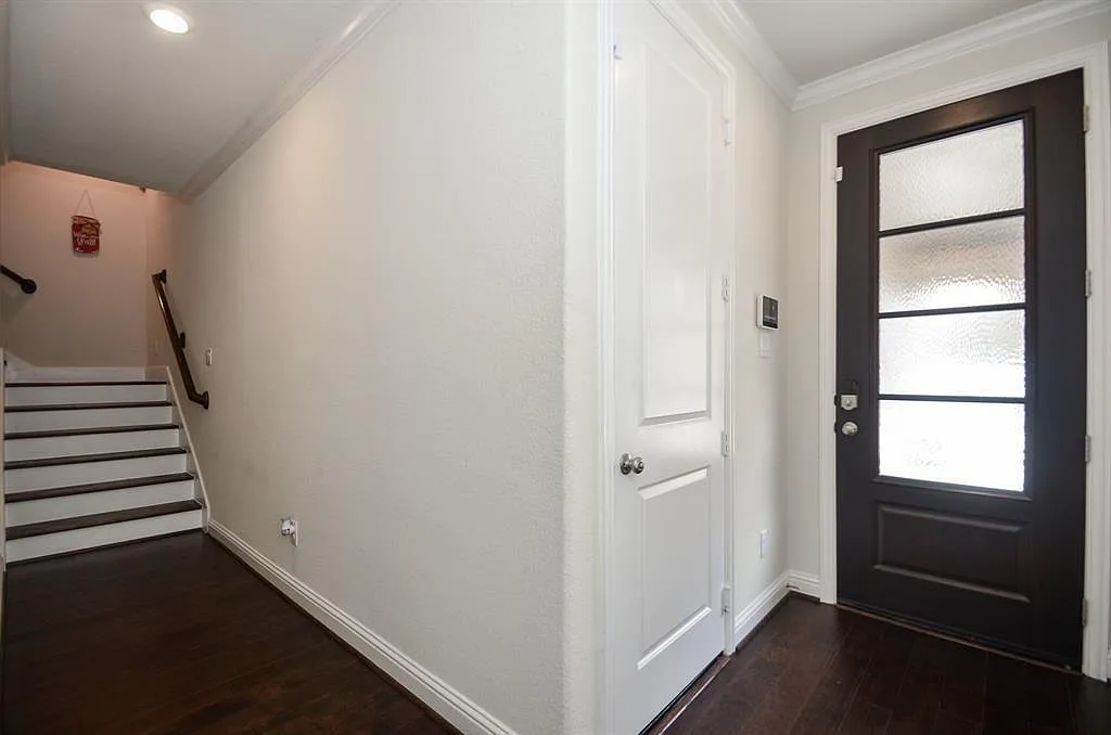3 bed, 3.5 bath, 2203 sqft, $2,795 — Photo 4