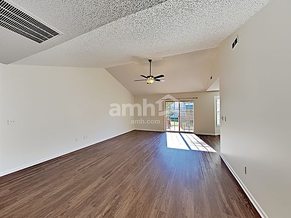 3rd image of 3036 Hereford Ln