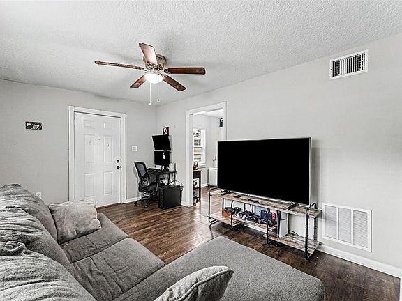 3rd image of 1024 Grant Ave