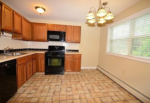 2nd image of 47 Edgelawn Ave APT 11