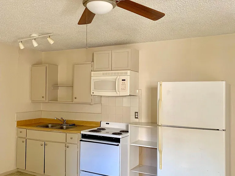 607 Barbe St #4 — Photo 6
