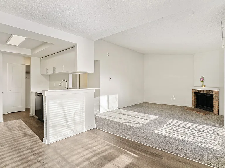 Pointe East — Photo 18