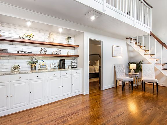 5th image of 1056 Sky Hawk Mountain Rd