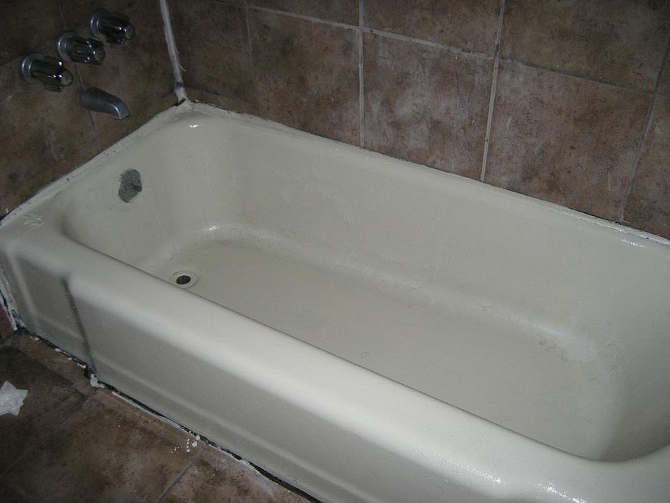 tub w ceramic tile