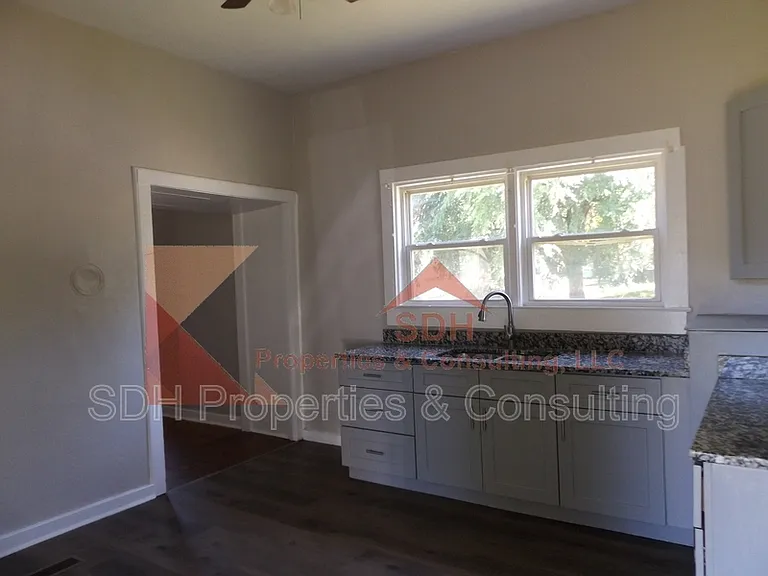 116 Aikman Ave — Photo 5
