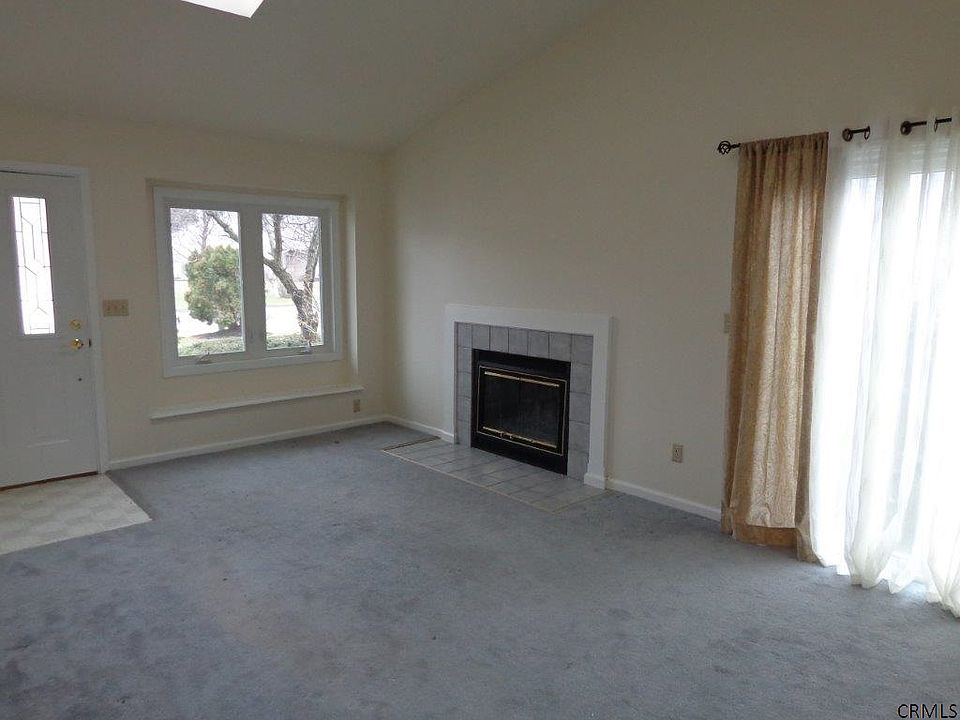 2nd image of 2051 Rosedale Way