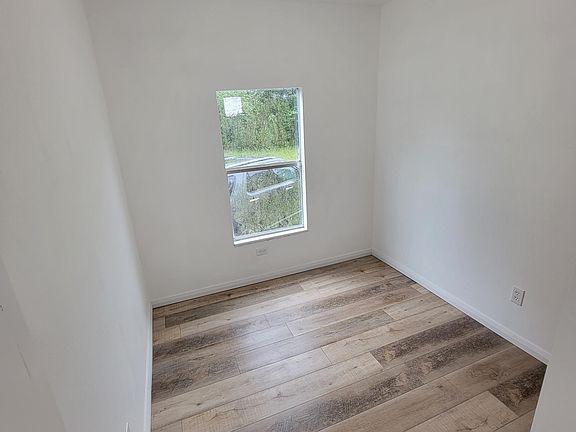 4th image of 608 Palm Ct