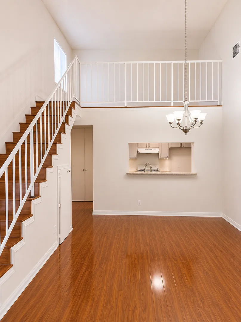 15020 Burbank Blvd — Photo 1